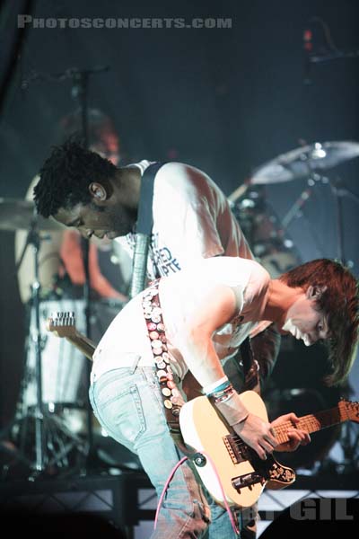 BLOC PARTY - 2005-11-14 - PARIS - Zenith - Rowland Kelechukwu Okereke - Russell Dean Lissack
